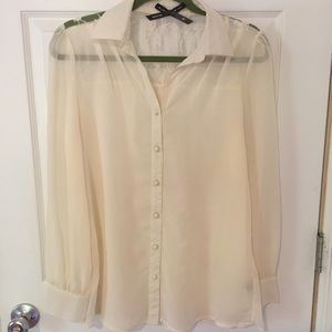Ali & Kris Off-White Button Down - Size Small